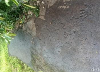 Terungkap! Ini Asal-usul Telapak Tangan dan Aksara Kuno di Batu Gajah