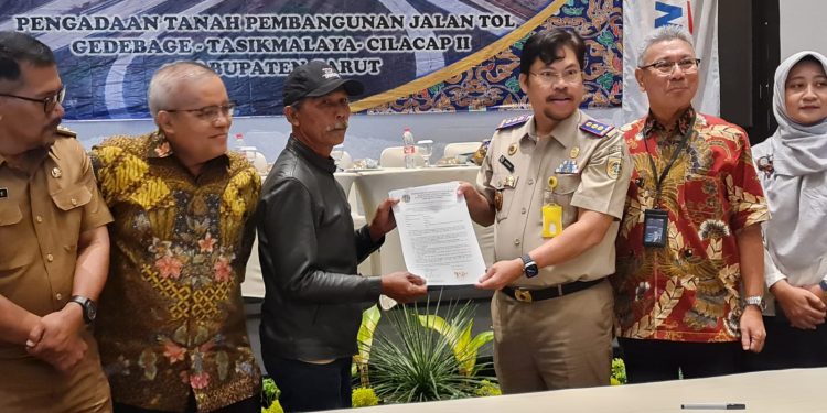 proses pembayaran ganti rugi lahan tol getaci (gambar web)