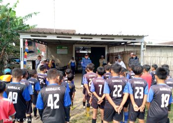 Ketua ASKAB PSSI Kab Garut Lakukan Kunjungan Pembinaan Ke SSB MANDALA Cikajang