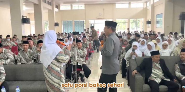 Inilah Suka Duka Guru Madrasah, Kalah Dengan Semangkok Baso