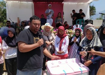Yuda Berikan Hadiah Mesin Cuci, Sembako dan Uang Pada Peserta Jalan Sehat yang Pungut Sampah
