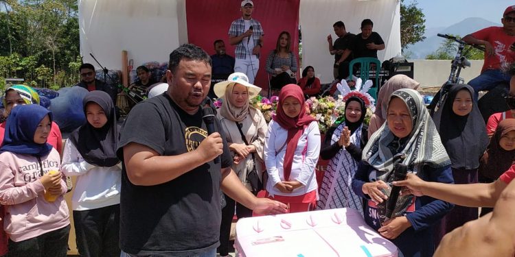 Yuda Berikan Hadiah Mesin Cuci, Sembako dan Uang Pada Peserta Jalan Sehat yang Pungut Sampah