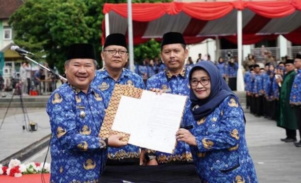 Bupati Garut Perintahkan ASN Untuk Bayar Zakat ke Baznas