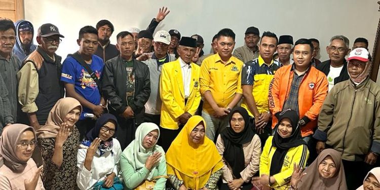 Pengurus Kecamatan (PK) Partai Golkar Kecamatan Cilawu serta 18 Pengurus Desa (PD) Partai Golkar Partai Golkar Bulatkan Dukungan untuk Caleg Gilar Nova Renaldi