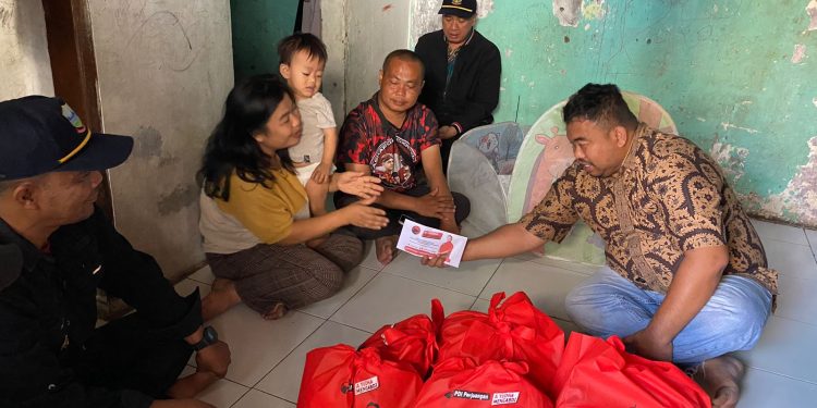 Janda Enam Anak Dapat Perhatian Dari Anggota DPRD Garut, Yuda Puja Turnawan