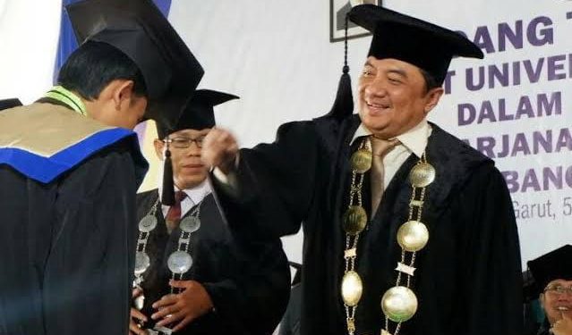 UNIGA Wisuda 685 Lulusan, 10 diantaranya Lulusan Terbaik dan 5 Lulusan tanpa Skripsi