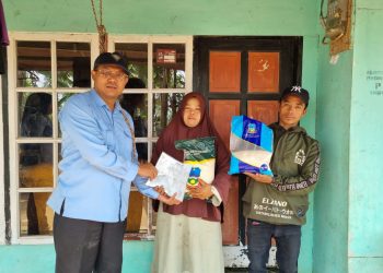 Perumda Tirta Intan Garut Salurkan Bantuan Beras Bantuan Pemda Garut ke Cigedug