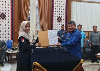 Bupati Garut Lantik 2 PNS Jabatan Administrasi Disdukcapil Garut