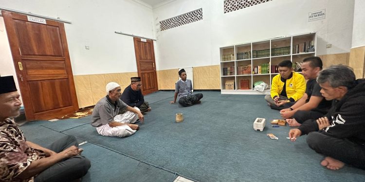 Gilar, Caleg Partai Golkar Berikan Bantuan ke Ponpes Mifaltahul Ulum