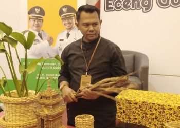 Puluhan Warga Kecamatan Banyuresmi Ikuti Pelatihan Eceng Gondok