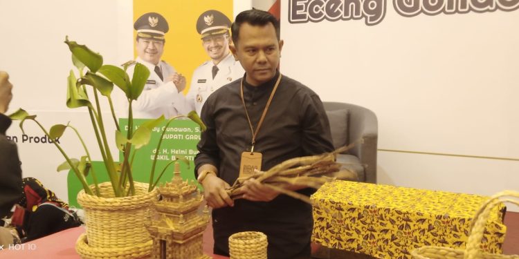 Puluhan Warga Kecamatan Banyuresmi Ikuti Pelatihan Eceng Gondok