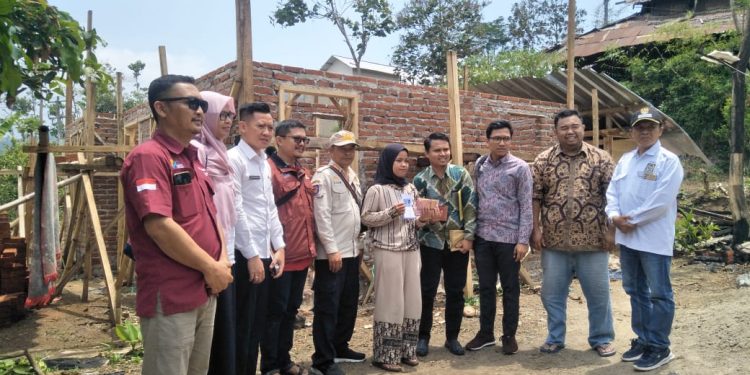 Kemensos Berikan Bantuan Rumah Sejahtera Terpadu di Kecamatan Karangpawitan dan Banyuresmi