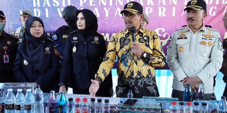 Tiga Juta Batang Rokok Ilegal dan Dua Ribu Liter Miras Dimusnahkan