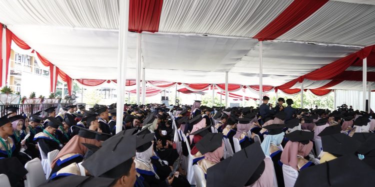 Di Momen Dies Natalis ke-25, UNIGA Mewisuda 547 Lulusan
