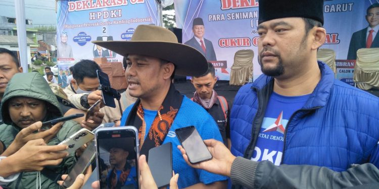 HPDKI Garut dan Seniman Cukur Deklarasikan Dukung Prabowo Gibran