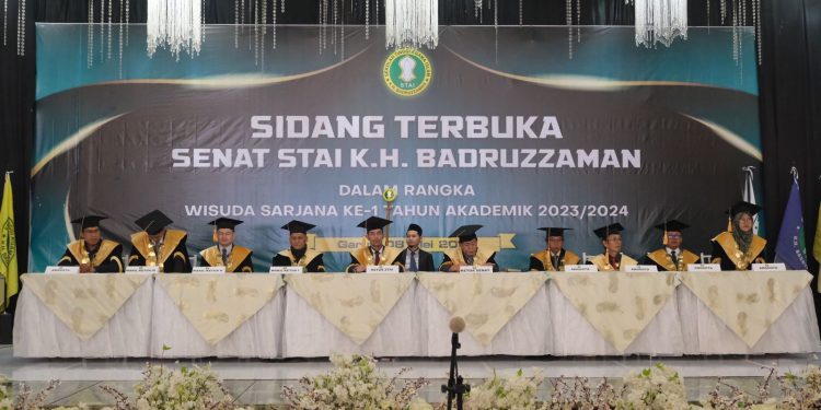 STAI KH Badruzzaman Mewisuda 150 Wisudawan