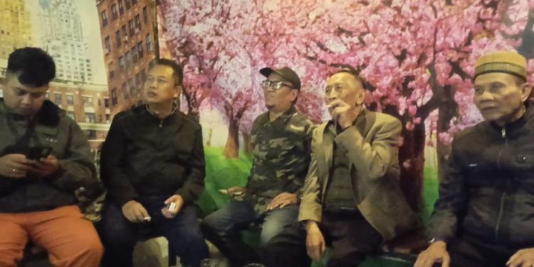 Dadan Hidayatulloh Bakal Calon Bupati Garut, NOBAR di Angkringan Milenial SINAR GARUT