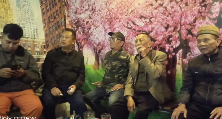 Dadan Hidayatulloh Bakal Calon Bupati Garut, NOBAR di Angkringan Milenial SINAR GARUT