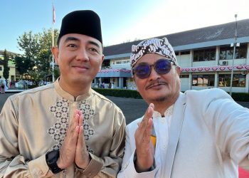 Kapolres Garut Laksanakan sholat Idul Adha bersama Pimpinan Ponpes Luhur Al Wasilah Garut di Lapang Mapolres