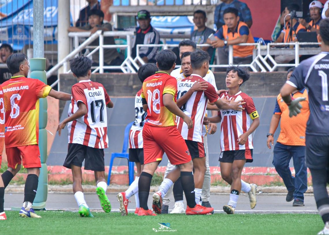 Pertandingan Sepakbola Babak Kualifikasi Porkab Antara Cilawu Vs Bungbulang Dirusak Wasit