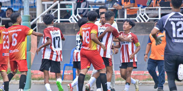 Pertandingan Sepakbola Babak Kualifikasi Porkab Antara Cilawu Vs Bungbulang Dirusak Wasit