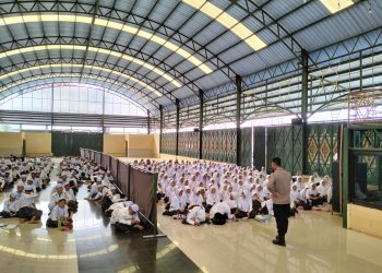 Polres Garut Berikan Pembinaan Kepada Siswa Baru