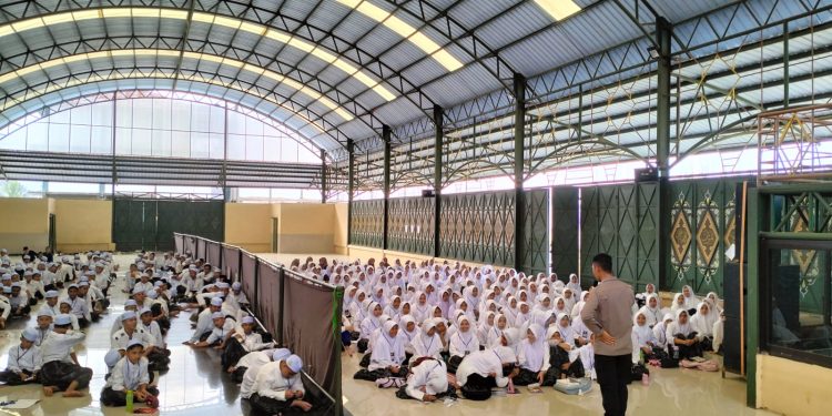 Polres Garut Berikan Pembinaan Kepada Siswa Baru