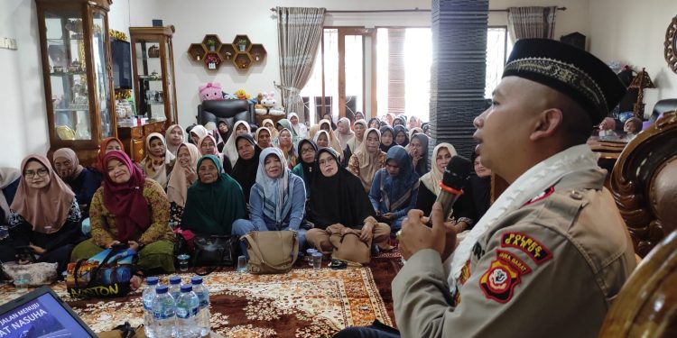 Melalui Sarana Pengajian Sat Binmas Polres Garut Lakukan Pembinaan Dan Penyuluhan