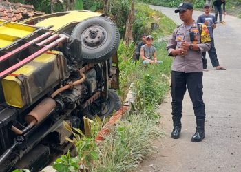 Polsek Banjarwangi Polres Garut Cek Tkp Kecelakaan Tunggal Kendaraan Di Desa Bojong