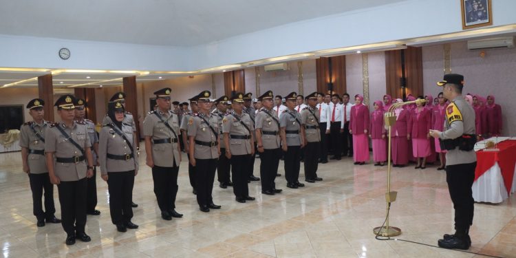 Kapolres Garut Pimpin Upacara Sertijab