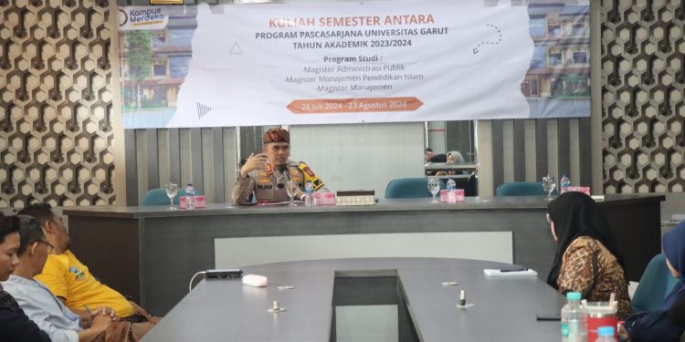 Berikan Kuliah Umum Pasca Sarjana di Uniga, Kapolres Polres Garut Paparkan Kolaborasi Dalam Menciptakan Kamtibmas