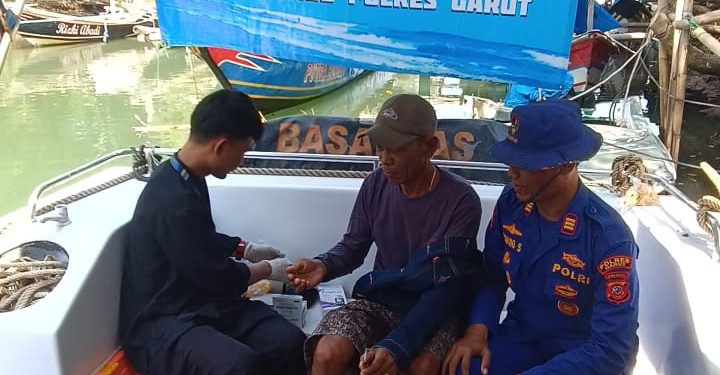 Satpolairud Polres Garut Bersama PKM Gelar Klinik Apung