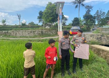 Patroli Samapta Polres Garut Himbau Warga Yang Bermain Layang Layang