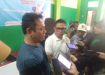 Isak Tangis Ratusan Relawan Iringi Pengunduran Diri Dudung Sudiana Sebagai Bakal Calon Bupati