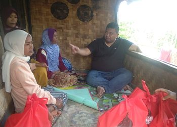 Yudha Kunjungi Janda yang Rumahnya Tak Layak Huni di Sukanegla