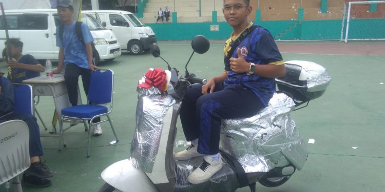 Tanamkan Jiwa Patriotisma dan Nasionalisme,  SMKN 2 Gelar Jalan Sehat Berhadiah Motor Listrik