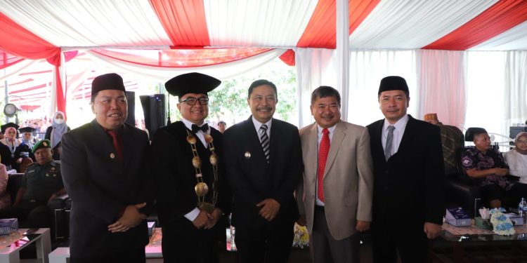 Wisudawan Uniga Sangat Berkontribusi Dalam Kemajuan Pembangunan di Garut