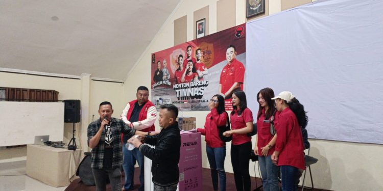 Yudha Fasilitasi Warga yang Ingin Nobar, Sekaligus Perkenalkan Pasangan yang Didukung PDI Perjuangan dalam Pilkada Yaitu Syakur – Putri