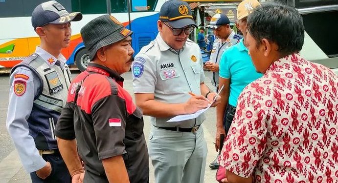Jasa Raharja Pastikan Penumpang Angkutan Umum Terlindungi Tertib Uji Petik di Terminal Kota Bekasi