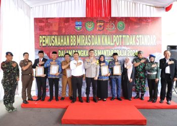 Polres Garut Musnahkan Ribuan Botol Miras Dan Knalpot Tidak Standar Hasil Operasi Penyakit Masyarakat Tahun 2024