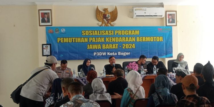 Jasa Raharja Gelar Pengobatan Gratis pada Sosialisasi Program Pemutihan Pajak Kendaraan Bermotor 2024 di Kecamatan Bogor Barat
