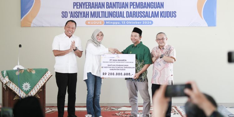 Dukung Pembangunan Bangsa, Jasa Raharja Serahkan Bantuan untuk  Pembangunan SD Aisyiyah Multilingual Darussalam Kudus