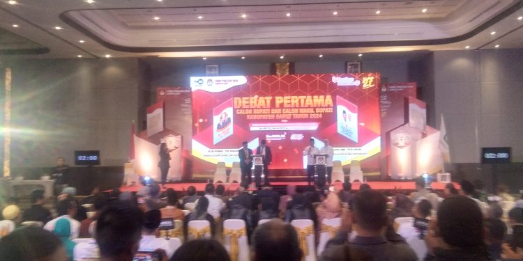 Syakur-Putri Tampil Memukau dan Semakin Banjir Dukungan Setelah Debat Pertama Pilkada Garut