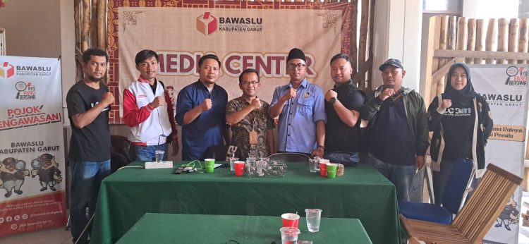 Gabungan Relawan Prabowo-Gibran Dukung Bawaslu Kabupaten Garut Dalam Rangka Berlangsungnya Pilkada  yang Berintegritas