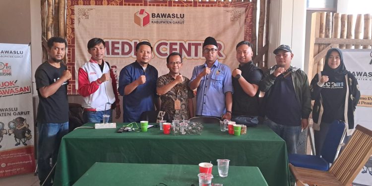 Gabungan Relawan Prabowo-Gibran Dukung Bawaslu Kabupaten Garut Dalam Rangka Berlangsungnya Pilkada yang Berintegritas
