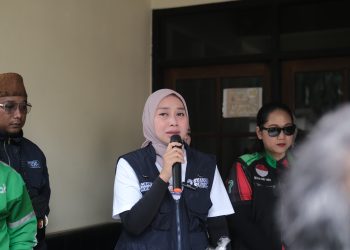 Tangis Putri Karlina Saat Disumbang Uang Receh Oleh Pengemudi Ojol