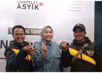 Kisah Pedagang Asongan Sukarela Door to Door Kampanyekan Syakur-Putri di Pilkada Garut 2024