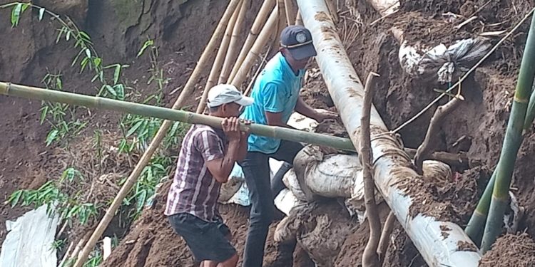 Akibat Curah Hujan Tinggi, Terjadi Tanah Longsor yang Akan Berdampak Terhadap Kerusakan Saluran Pipa Distribusi PDAM