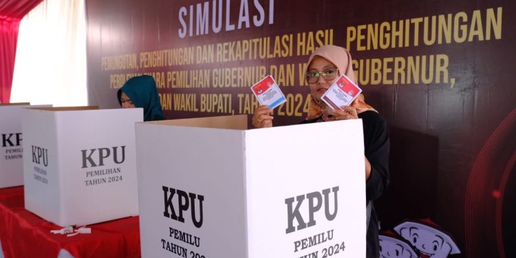 KPU Garut Gelar Simulasi Pemungutan dan Penghitungan Suara Pilkada 2024 di TPS 9 Langensari