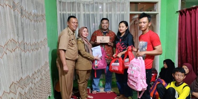 Bersama Disdik, Yuda Bagikan Perlengkapan Sekolah untuk Anak Yatim di Kadungora